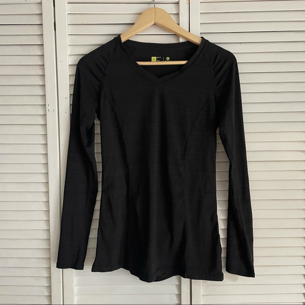 Xersion black v-neck long sleeved shirt, small